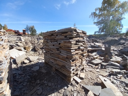 Плитняк златолит серебристый для мощения на бетон купить в Краснотурьинске