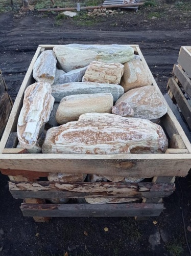 Златолит жёлтый, жёлто-зелёный глыбки и валуны для ланшафтного дизайна купить в Краснотурьинске