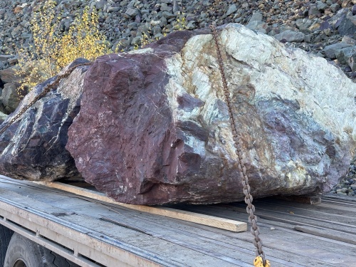 Огромные красно-фиолетовые валуны для ландшафтного дизайна весом более 5 тонн купить в Краснотурьинске