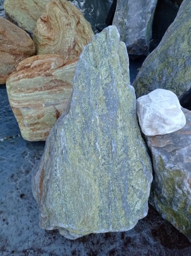 Златолит жёлтый, жёлто-зелёный глыбки и валуны для ланшафтного дизайна купить в Краснотурьинске