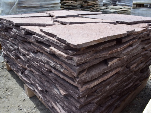 Плитняк лемезит бордовый для облицовки цоколя 20-25 мм  купить в Краснотурьинске