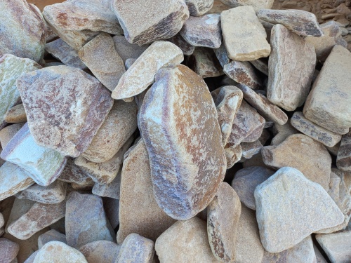 Златолит жёлтый, жёлто-зелёный глыбки и валуны для ланшафтного дизайна купить в Краснотурьинске