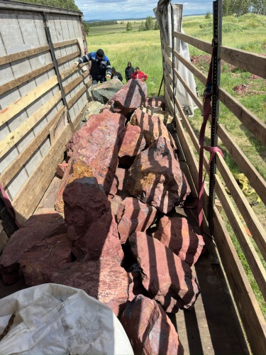 Ландшафтные глыбы красно-фиолетовые 200-1000 килограмм купить в Краснотурьинске