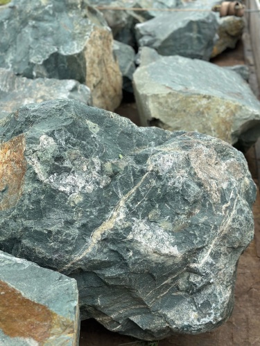 Камни для ландшафтного дизайна зелёные 10-60 килограмм купить в Краснотурьинске