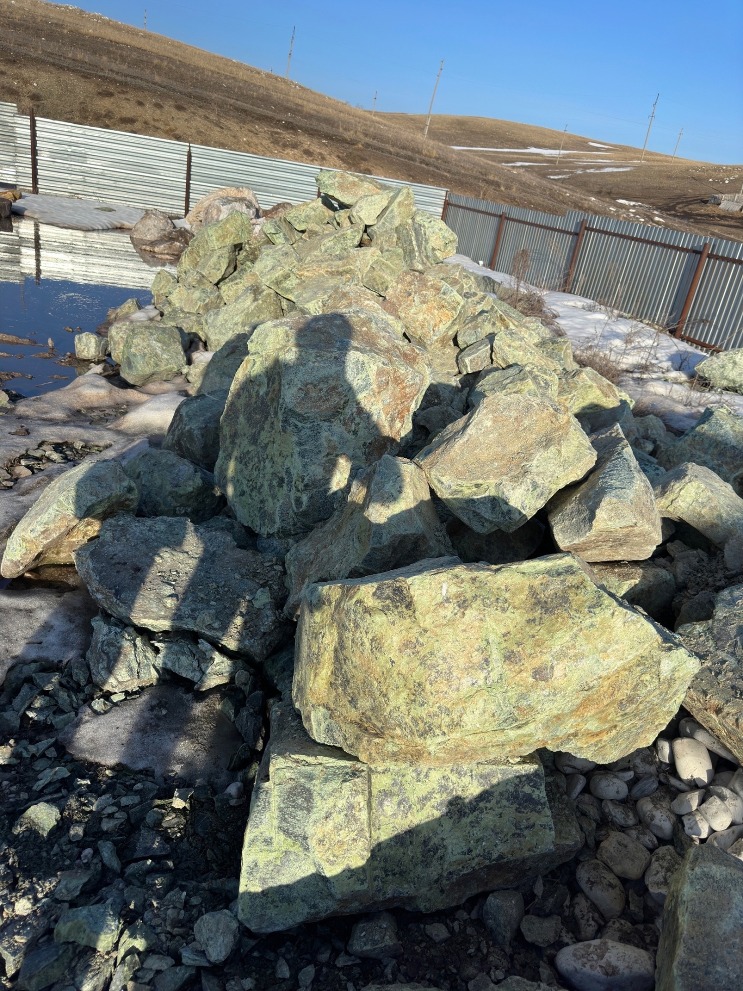 Камни для ландшафтного дизайна зелёные 10-60 килограмм купить в Краснотурьинске