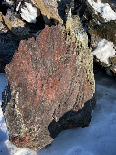 Ландшафтные глыбы красно-фиолетовые 200-1000 килограмм купить в Краснотурьинске