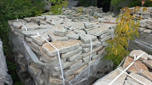 Гранитный плитняк галтованный для парковки купить в Краснотурьинске