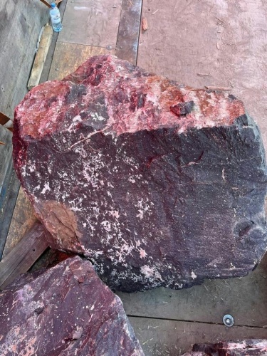 Камни для ландшафтного дизайна красно-фиолетовые 10-60 килограмм купить в Краснотурьинске