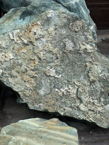 Ландшафтные глыбы зелёные 200-500 килограмм купить в Краснотурьинске