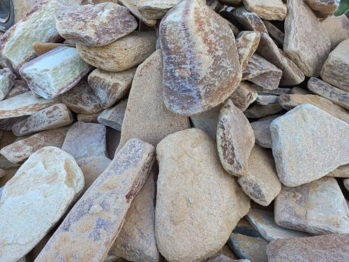 Златолит жёлтый, жёлто-зелёный глыбки и валуны для ланшафтного дизайна купить в Краснотурьинске