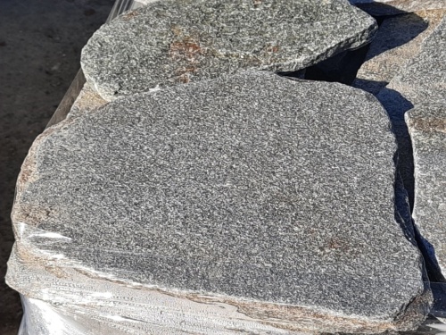 Златолит серебристый галтованный для лестниц купить в Краснотурьинске