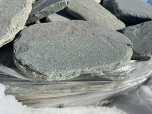 Плитняк златолит зелёный галтованный для мощения на бетон купить в Краснотурьинске