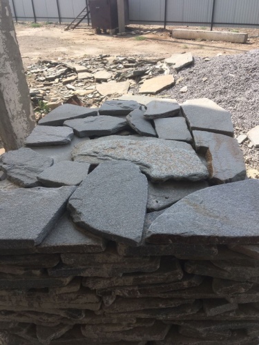 Златолит серебристый галтованный для лестниц купить в Краснотурьинске